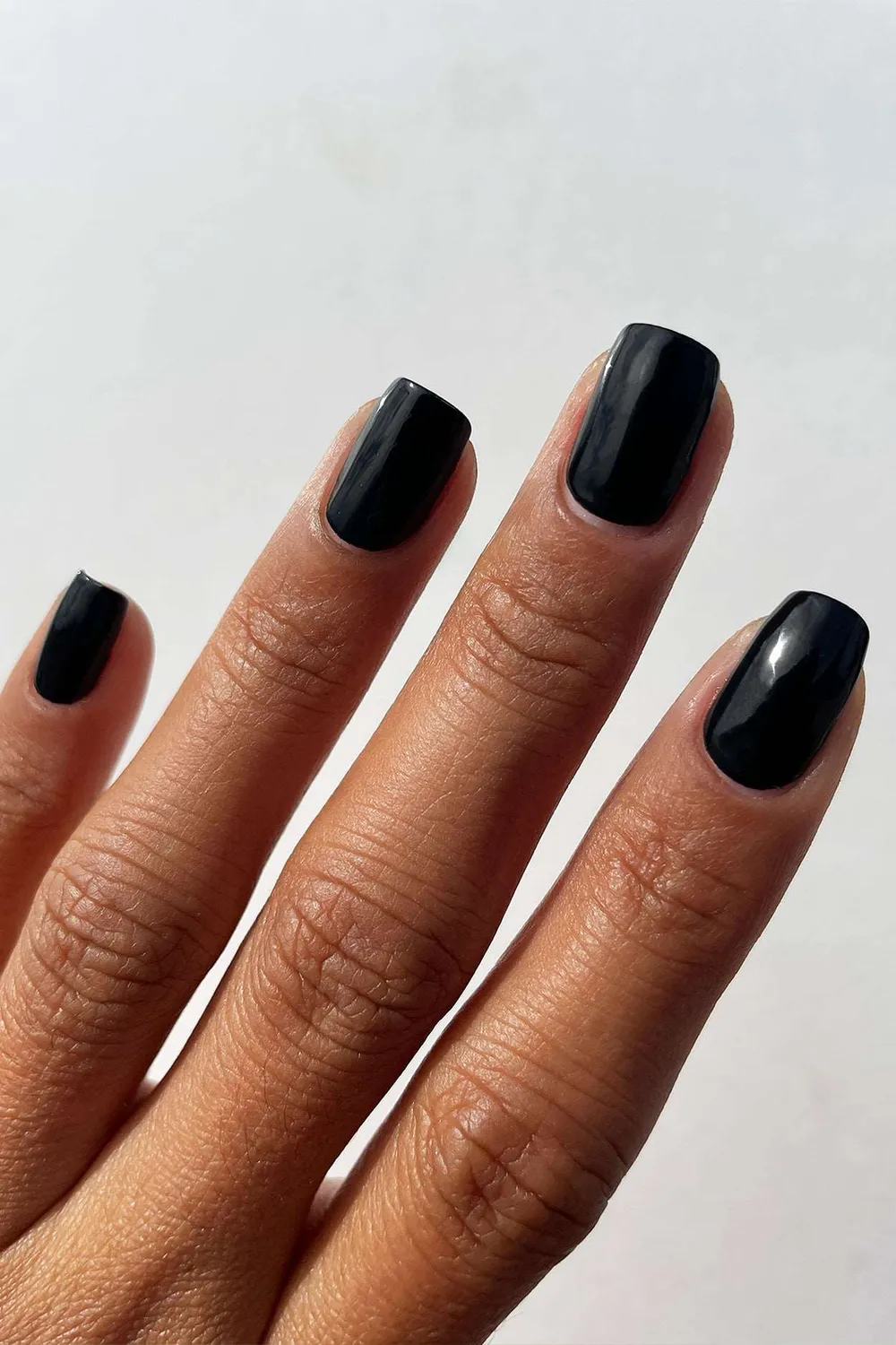 Cirque Memento Mori nagellack svart kräm