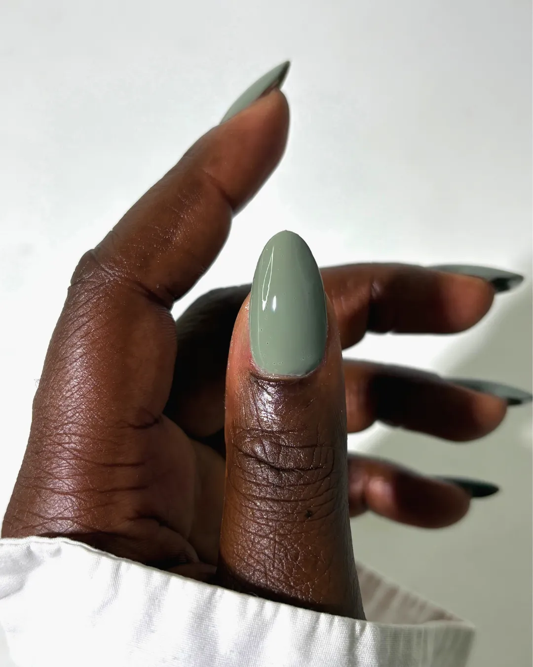 Nailberry A New Leaf nagellack 14 ml dämpad grön