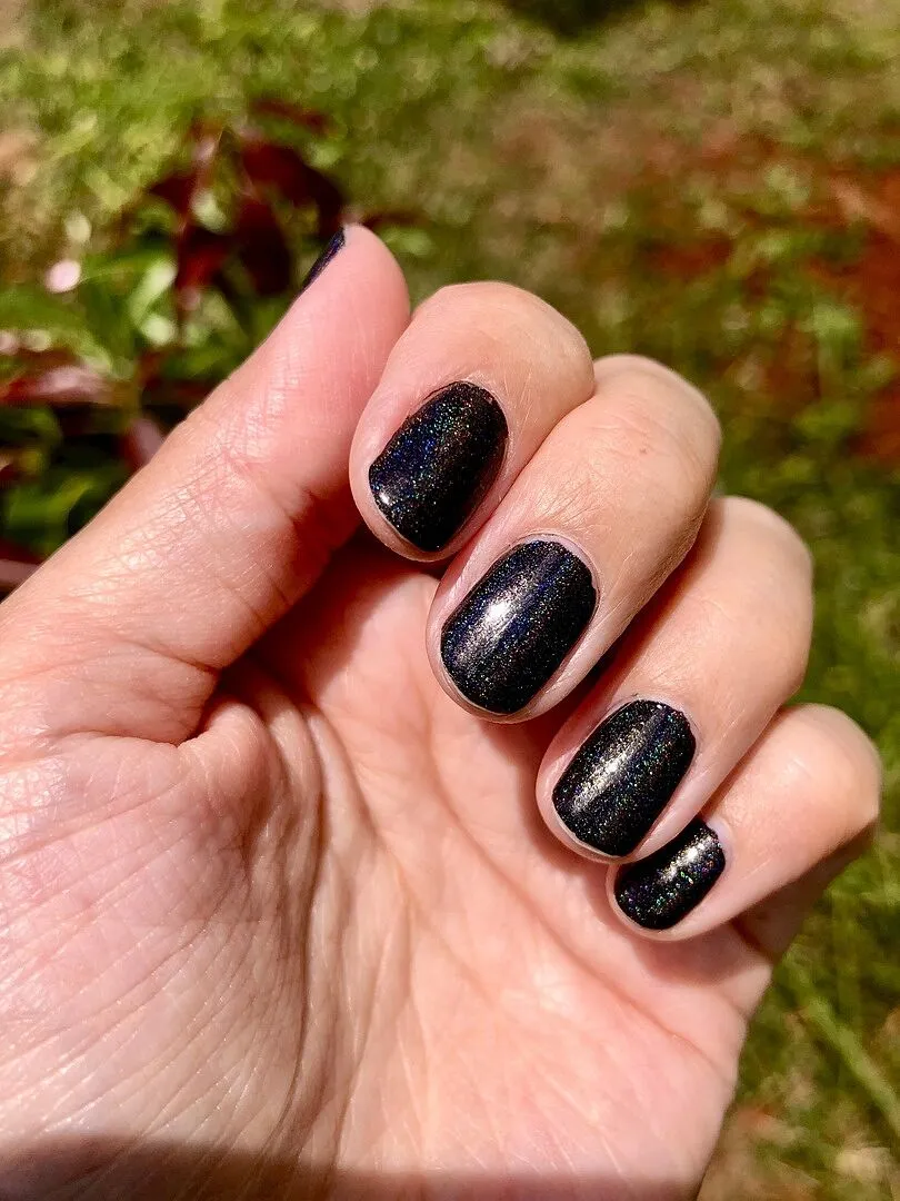 Cirque Colors Alter Ego nagellack svart holo