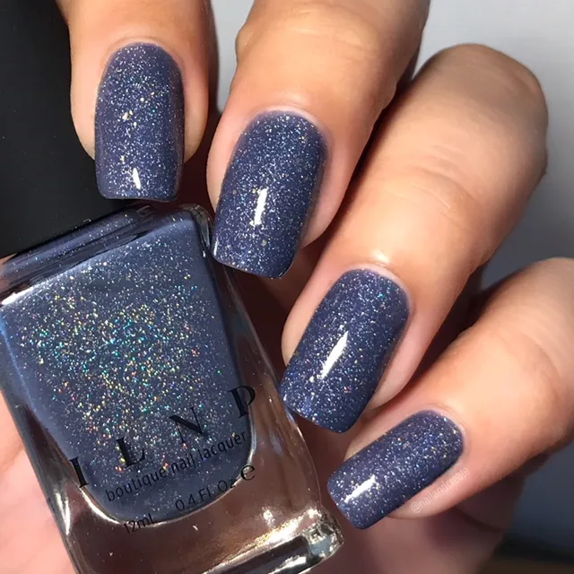 ILNP Better Days nagellack midnattsblått holografiskt