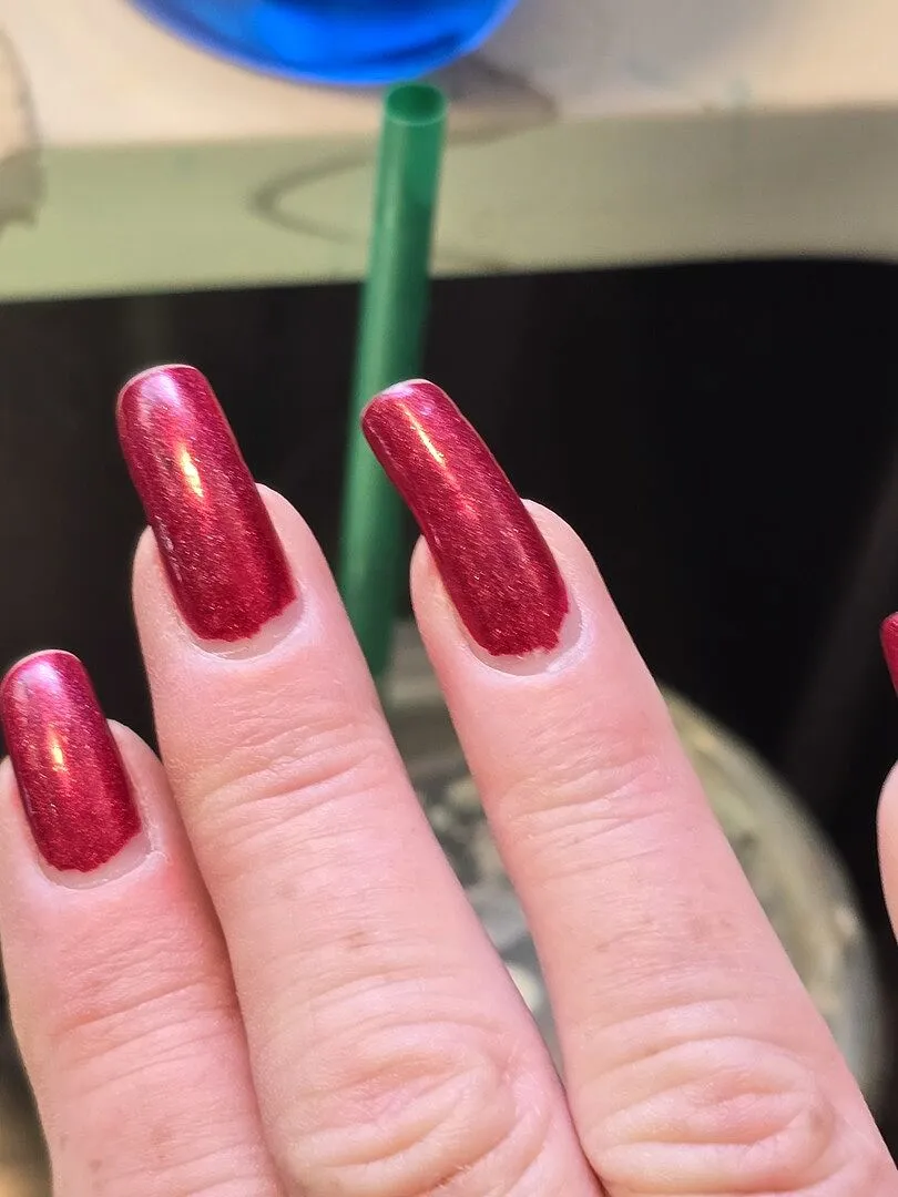 Cirque Colors Madder nagellack röd holografisk