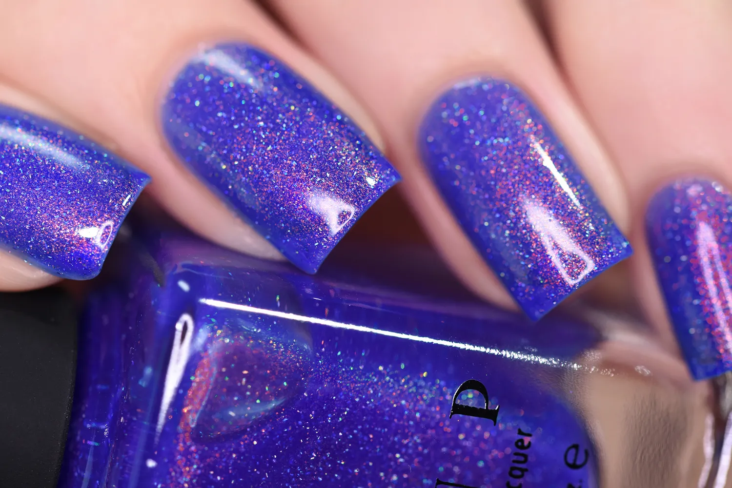 ILNP Deep End nagellack koboltblå shimmer