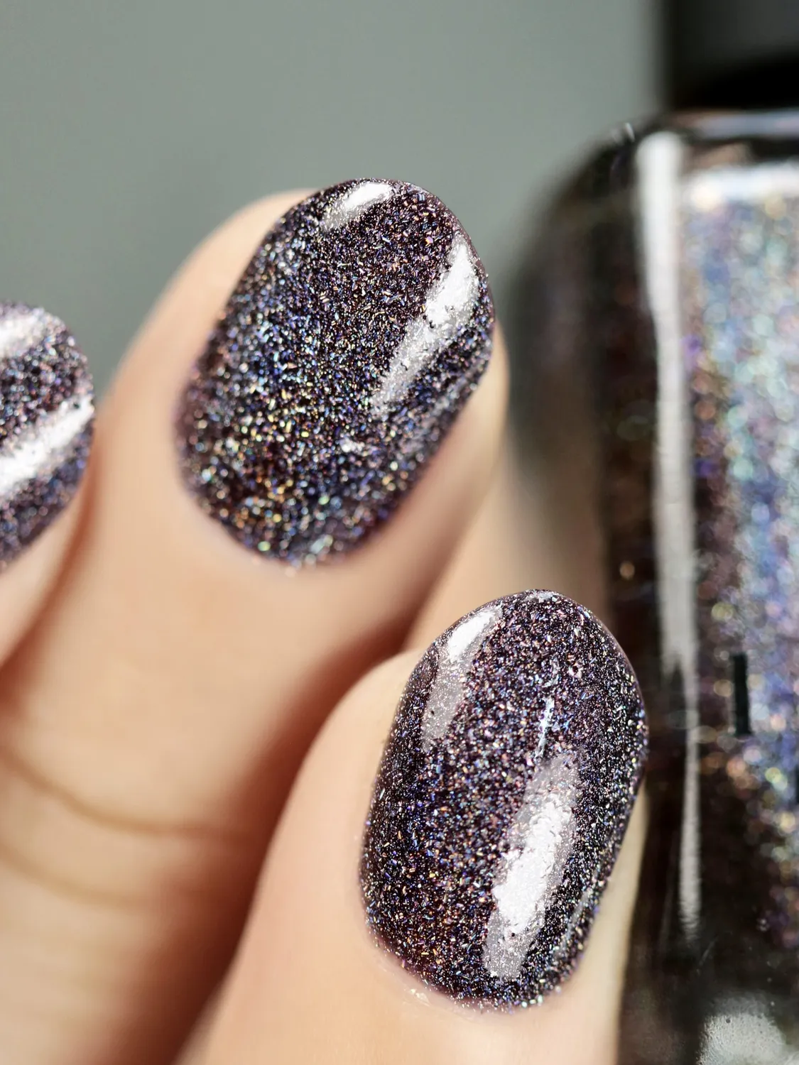 ILNP Penthouse nagellack mörklila holo 12 ml