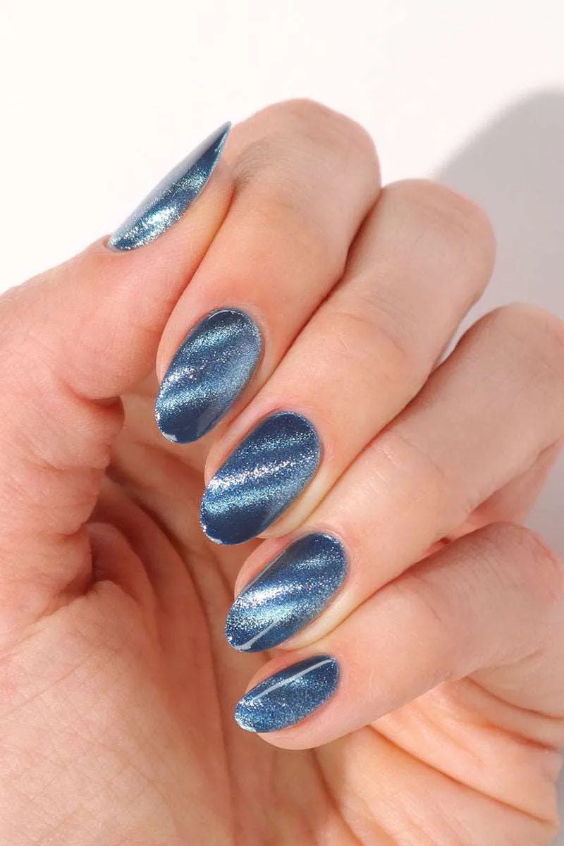 Cirque Colors Blue Velvet nagellack magnetisk blå