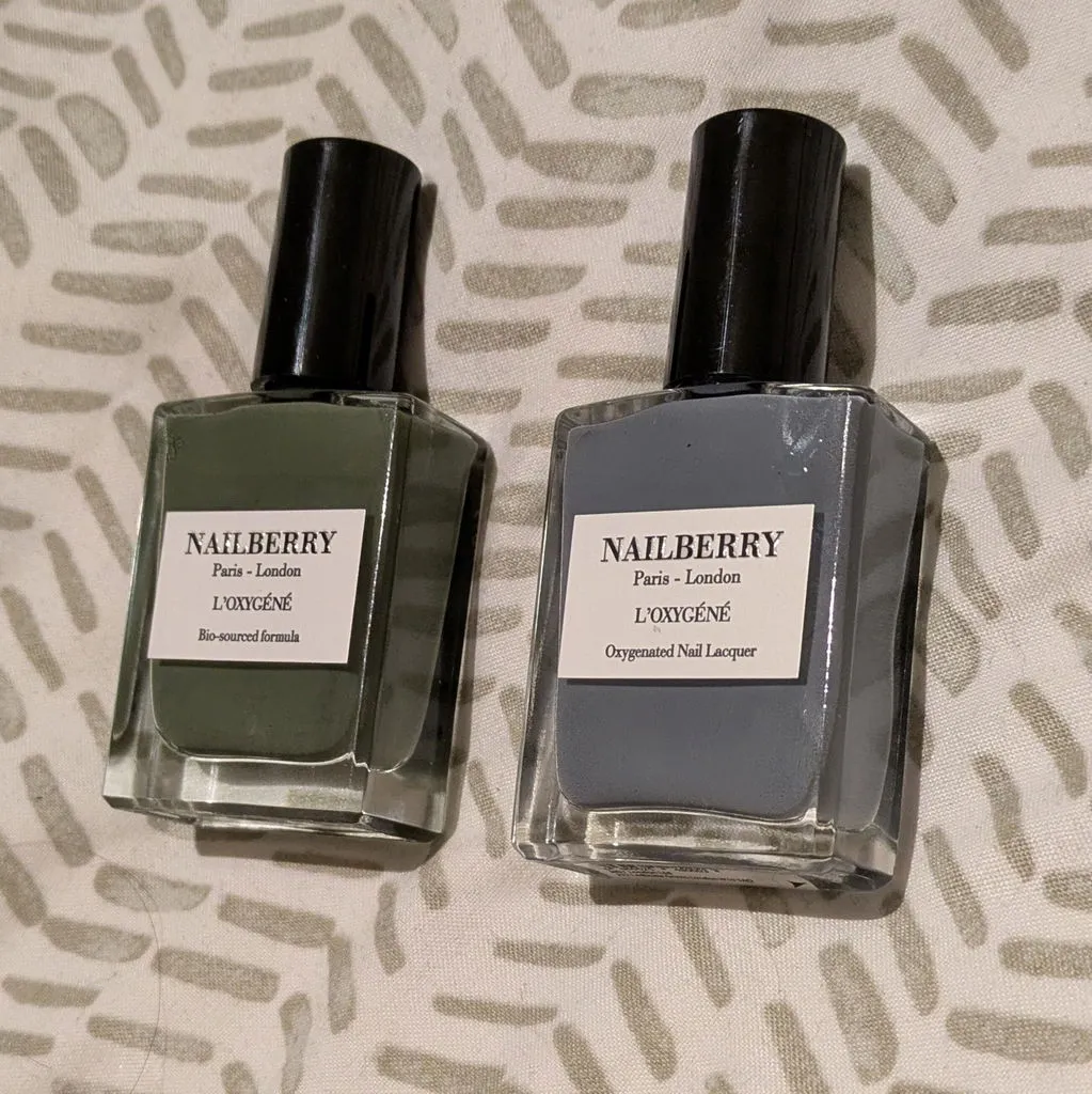 Nailberry Spiritual nagellack 14 ml mellanblå
