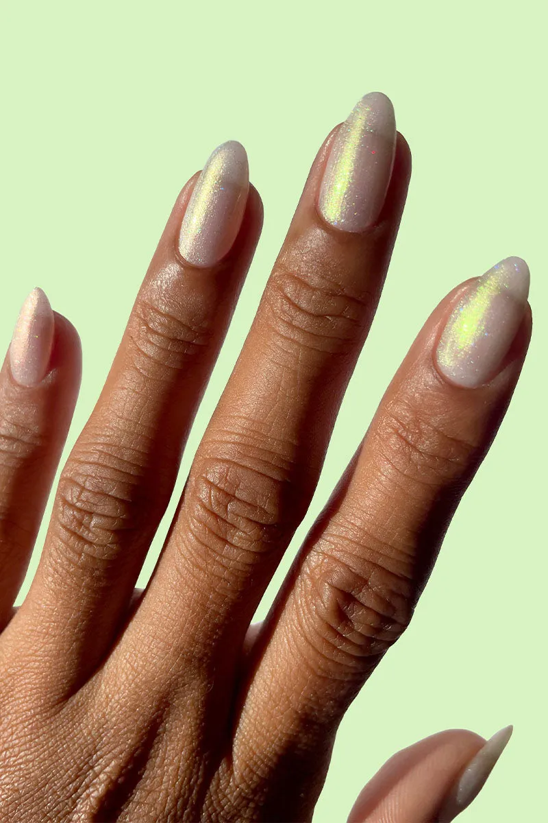 Cirque Colors Serenity nagellack pärlemorvit skimmer