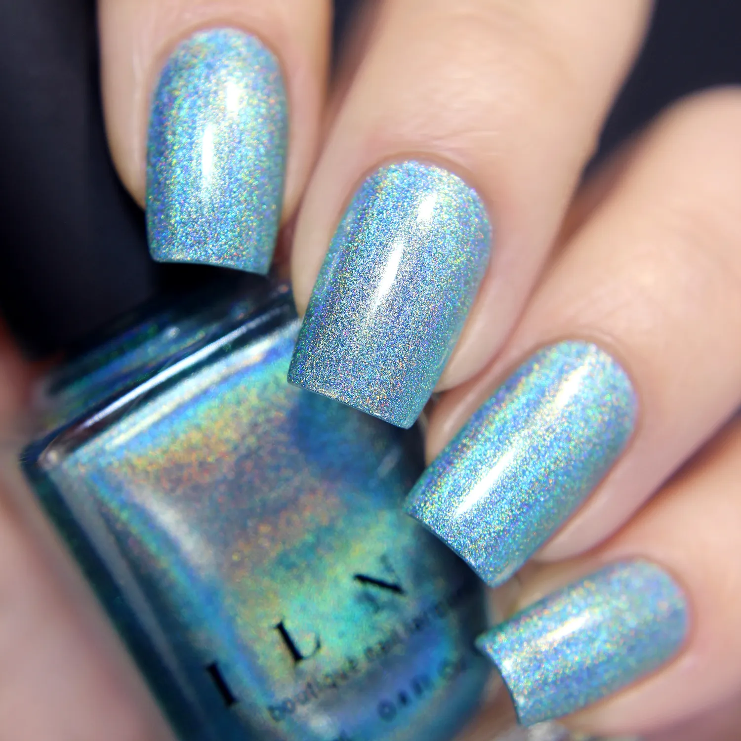 ILNP Aria nagellack holografiskt himmelsblått
