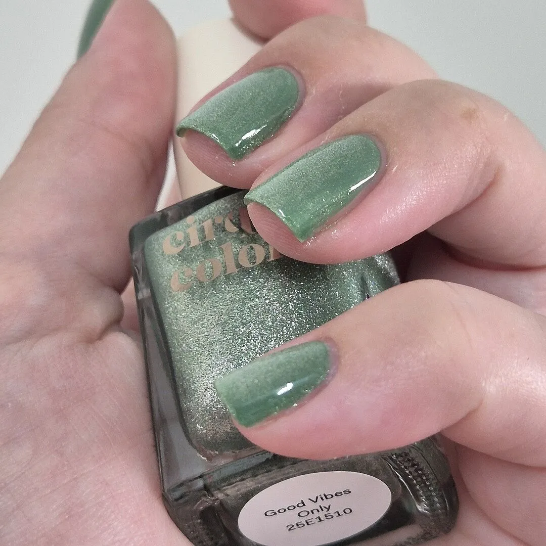 Cirque Colors Good Vibes Only nagellack mint magnetlack