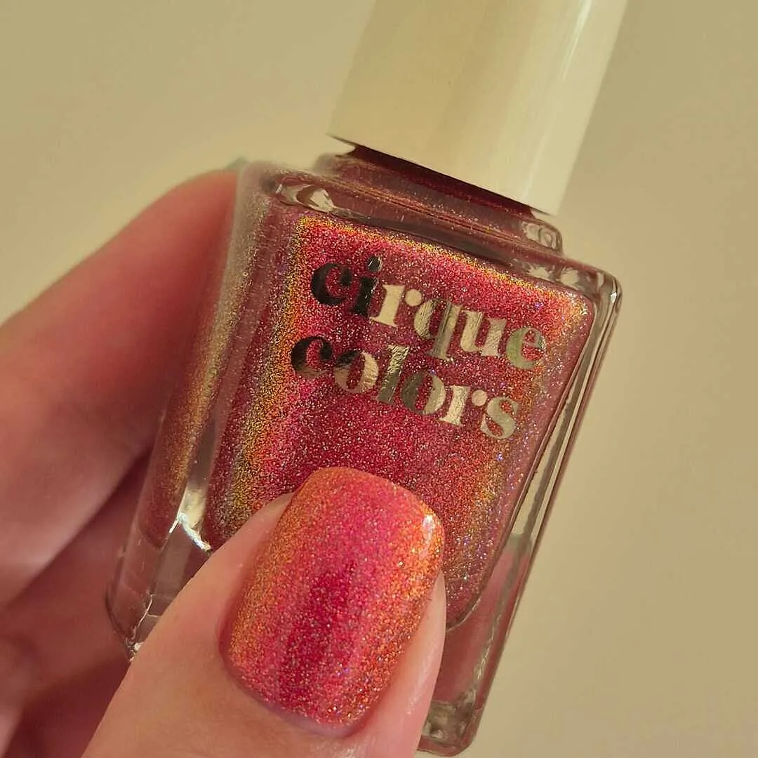 Cirque Colors Ringleader nagellack röd-orange holografisk