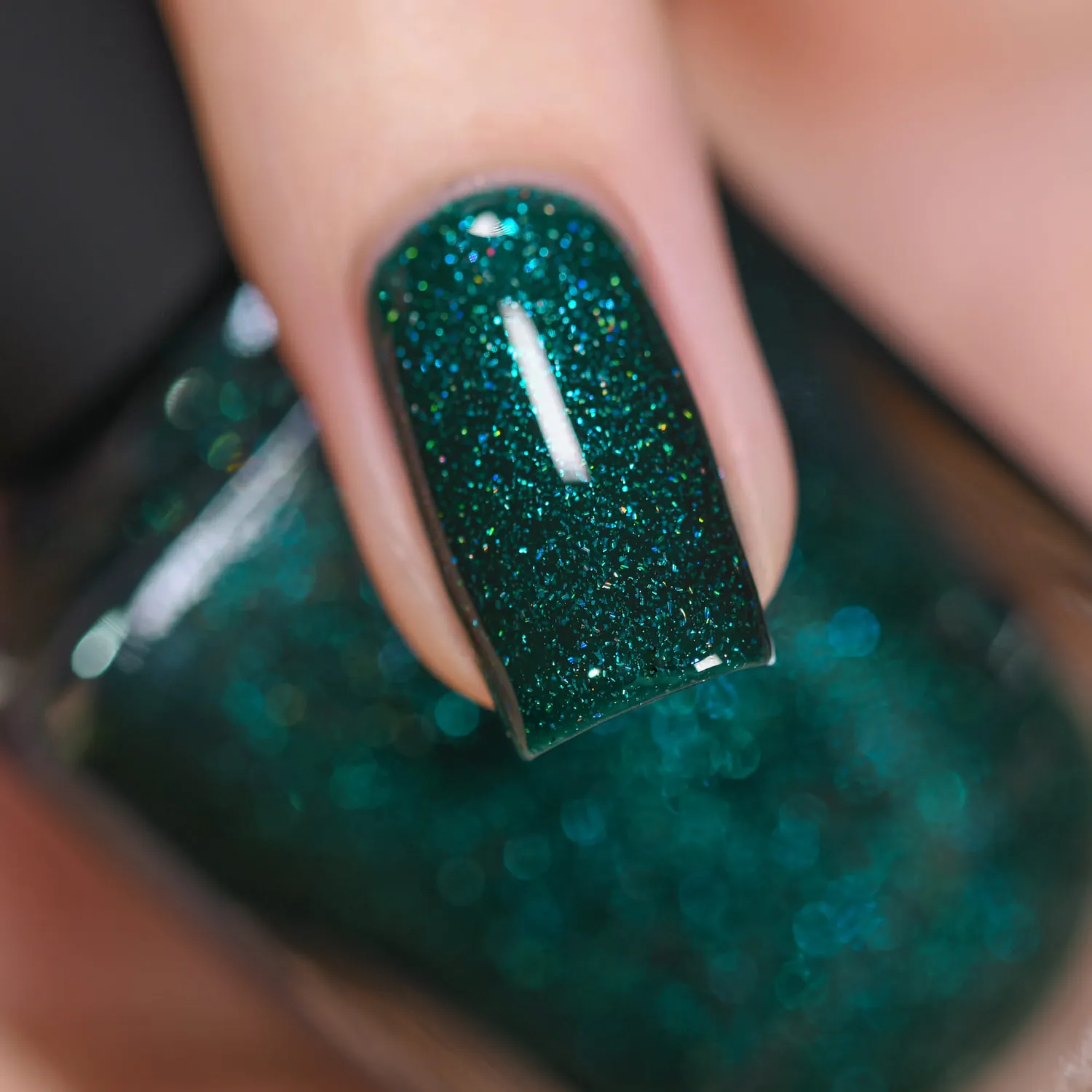 ILNP Fir Coat nagellack smaragdgrön holo