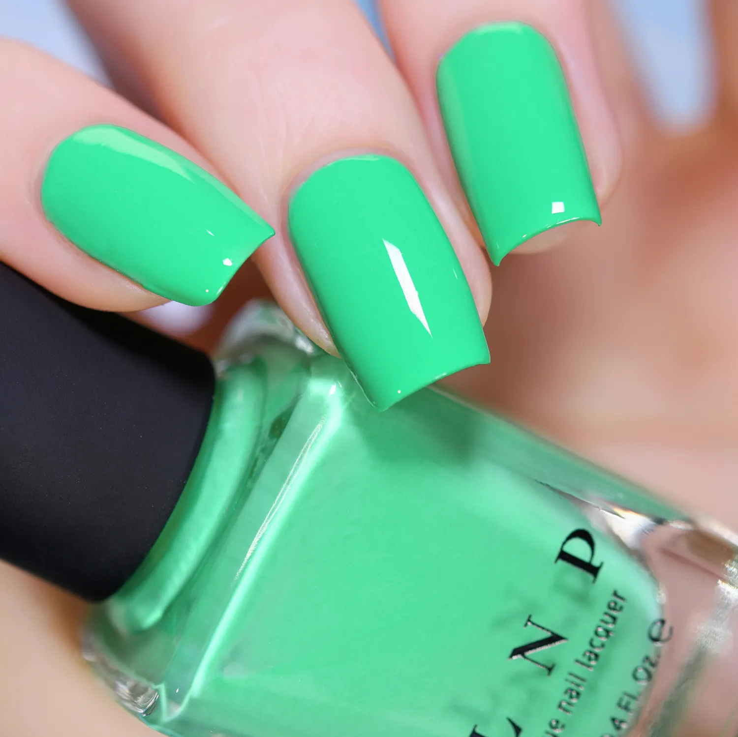 ILNP Bottoms Up nagellack ljusgrön kräm