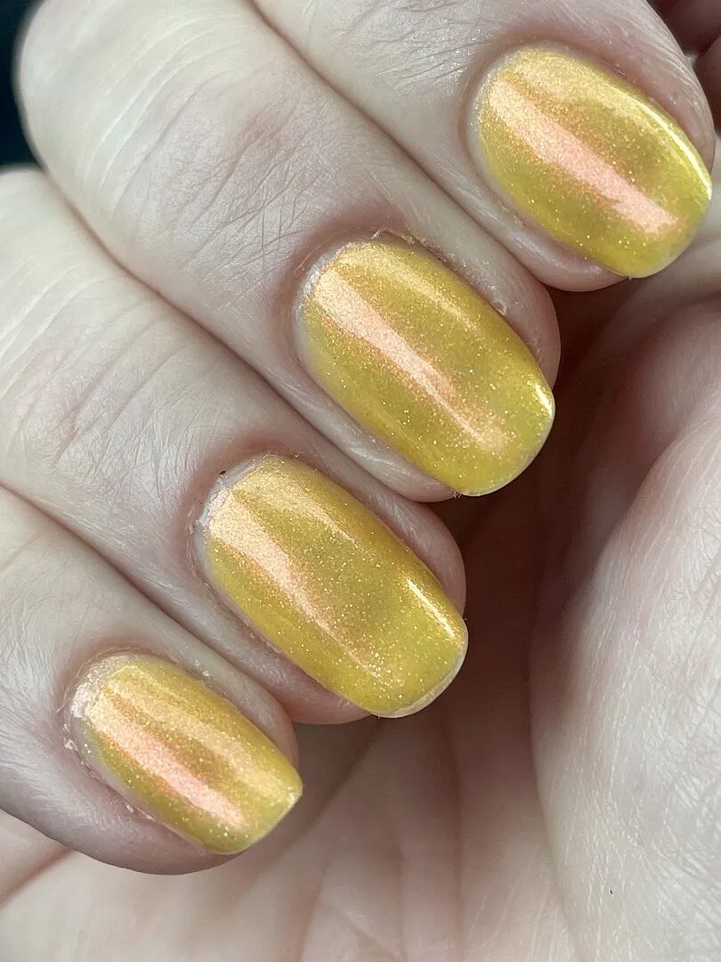 Cirque Colors Shaka nagellack gult rödguldgrönt skimmer