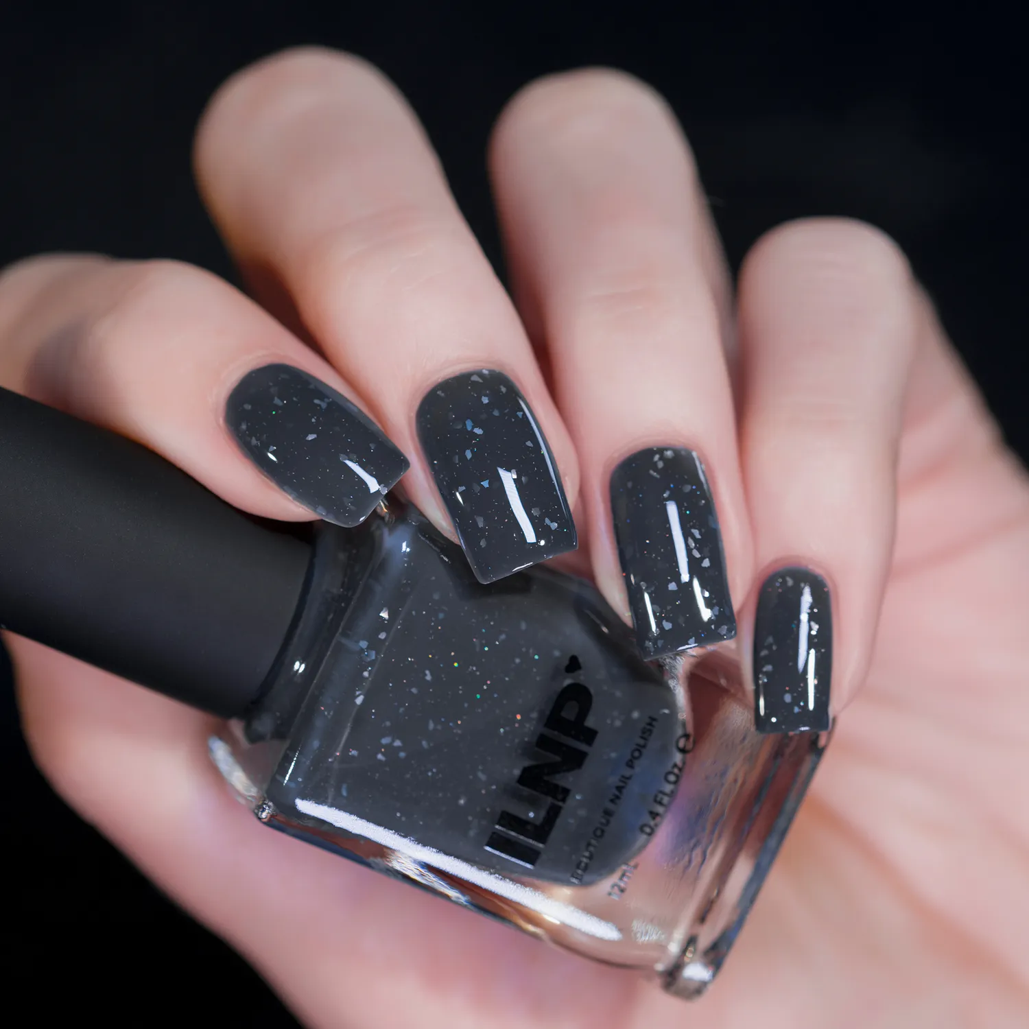 ILNP Overcast Thundercloud nagellack grå flakie shimmer