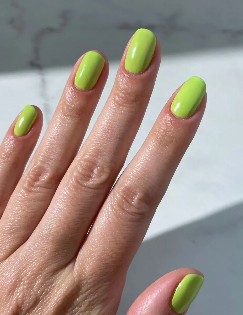 Le Mini Macaron Lime gellack klargrön opak