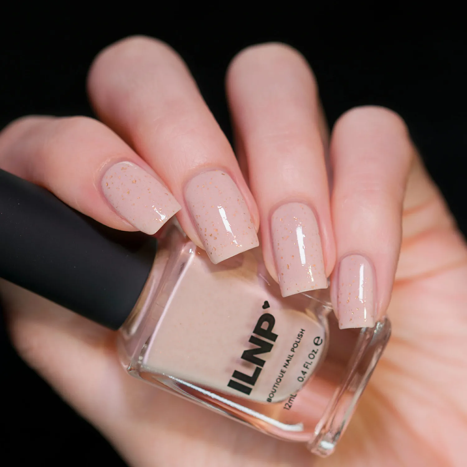 ILNP Golden Hour Afterlight nagellack oatmeal guldflakes