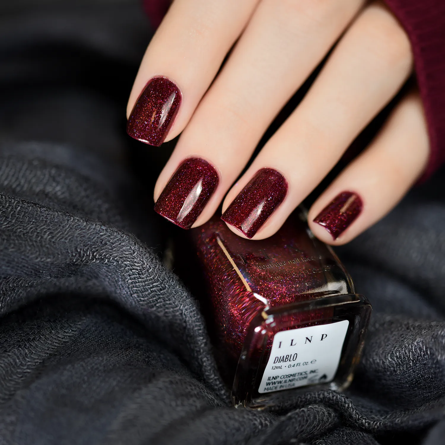 ILNP Diablo nagellack oxblood holografisk