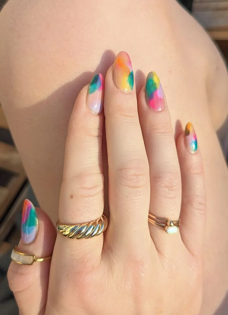 Cirque Colors Dove Jelly nagellack grå sheer