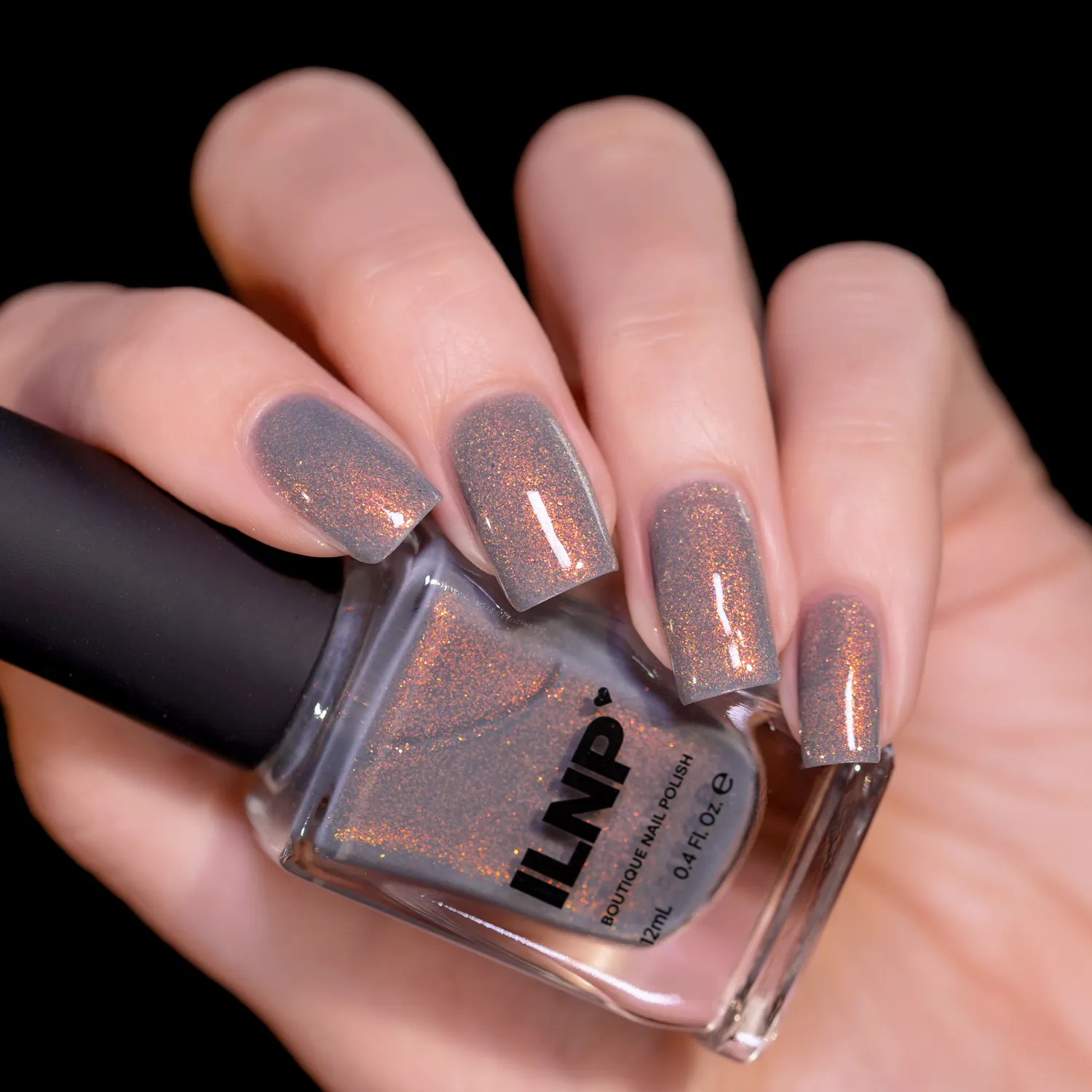 ILNP Flicker nagellack ljusgrå iriserande
