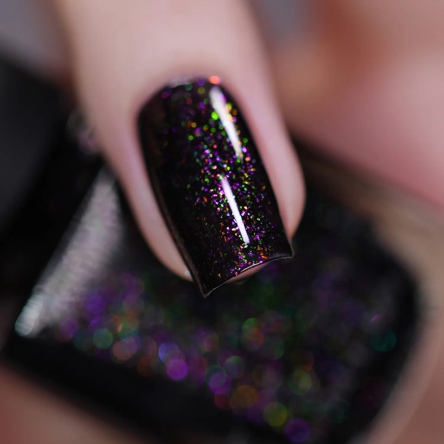 ILNP Cursed nagellack svart jelly shimmer
