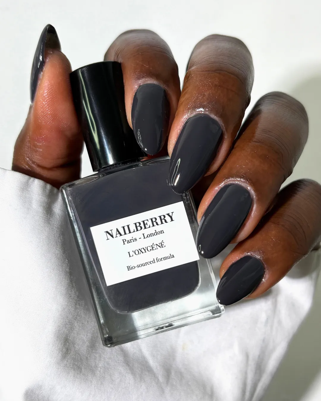 Nailberry Wild At Heart nagellack 14 ml mjuk svart