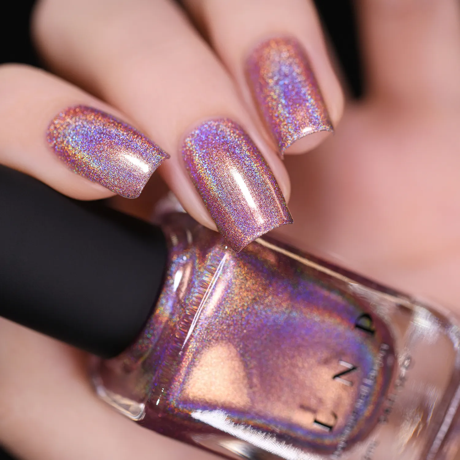 ILNP Get Cozy nagellack ljusrosa holografisk