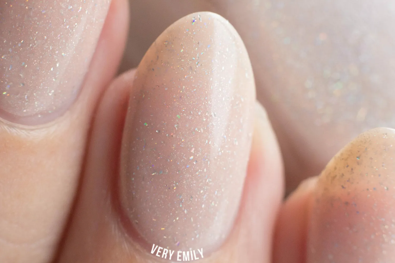 ILNP Elle nagellack nude holografiskt skirt