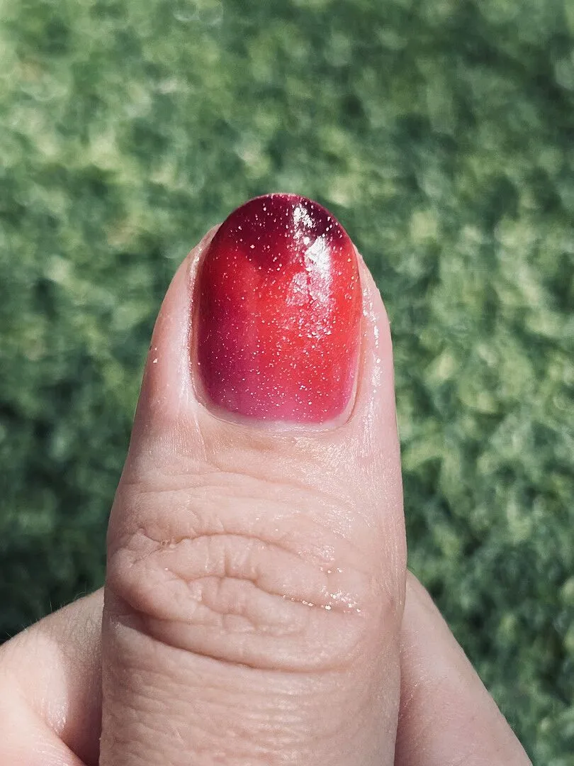 Cirque Colors Lost Berry nagellack termiskt röd-rosa