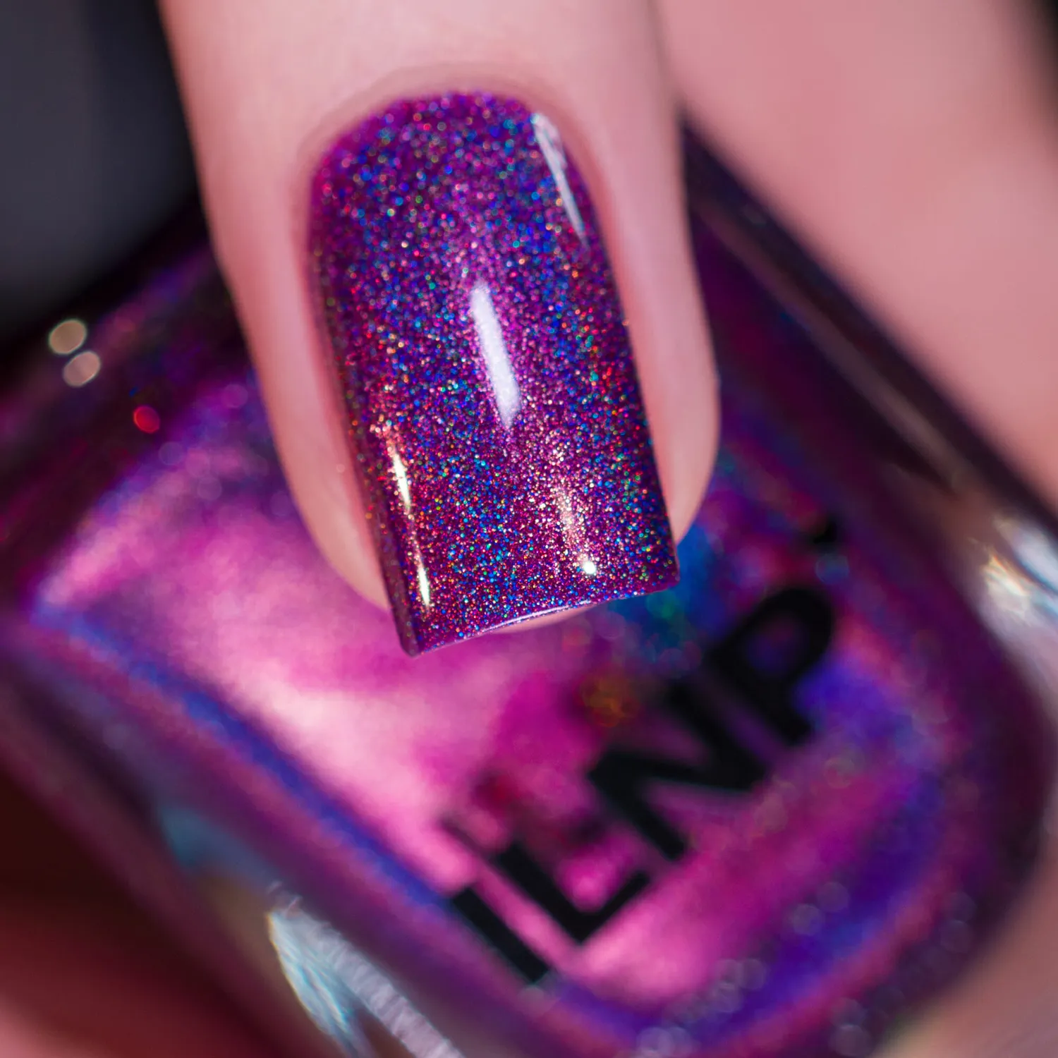 ILNP Kings & Queens nagellack bordeaux ultra holo