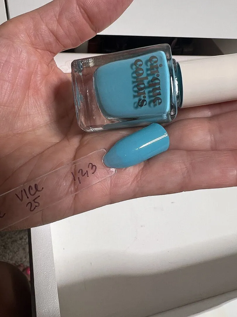 Cirque Colors Miami-Dade nagellack neon cyanblå