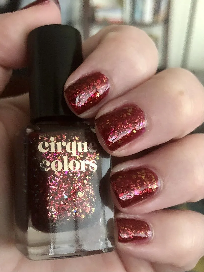 Cirque Colors Snozzberry nagellack jelly vinröd