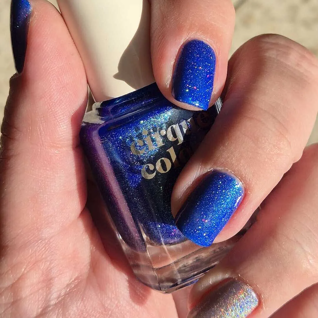 Cirque Colors Aerial Act nagellack koboltblå shimmer