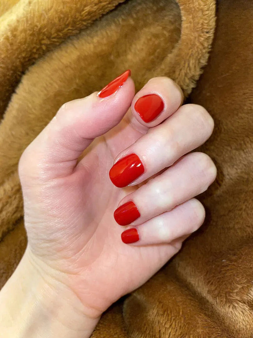 Cirque Colors Toadstool nagellack eldröd crème