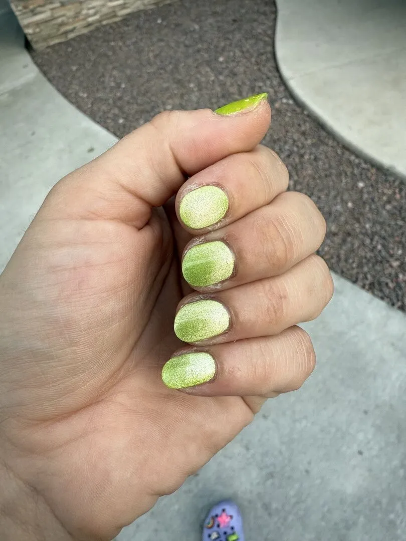 cirque colors maypole magnetlack chartreuse silver