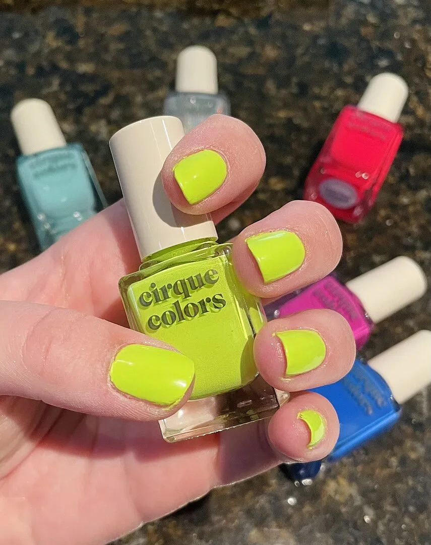 Cirque Colors Electric Daisy nagellack neon gul