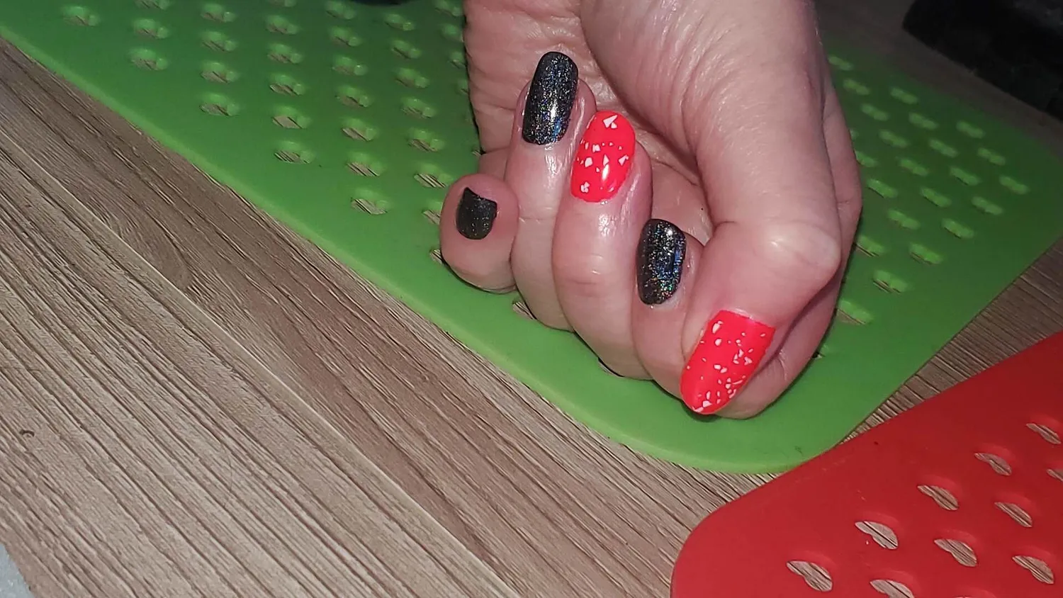 Cirque Colors Road Rage nagellack neonröd kräm