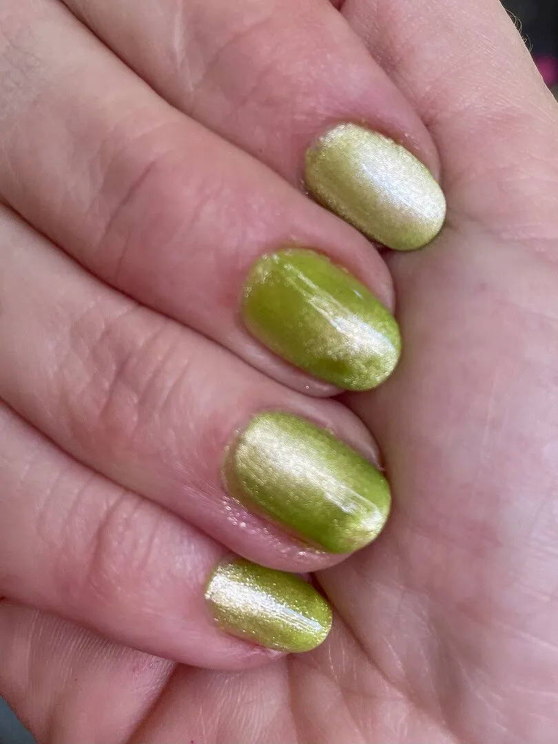 cirque colors maypole magnetlack chartreuse silver