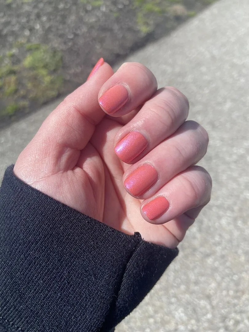 Cirque Colors Amour Propre nagellack thermal korallrosa