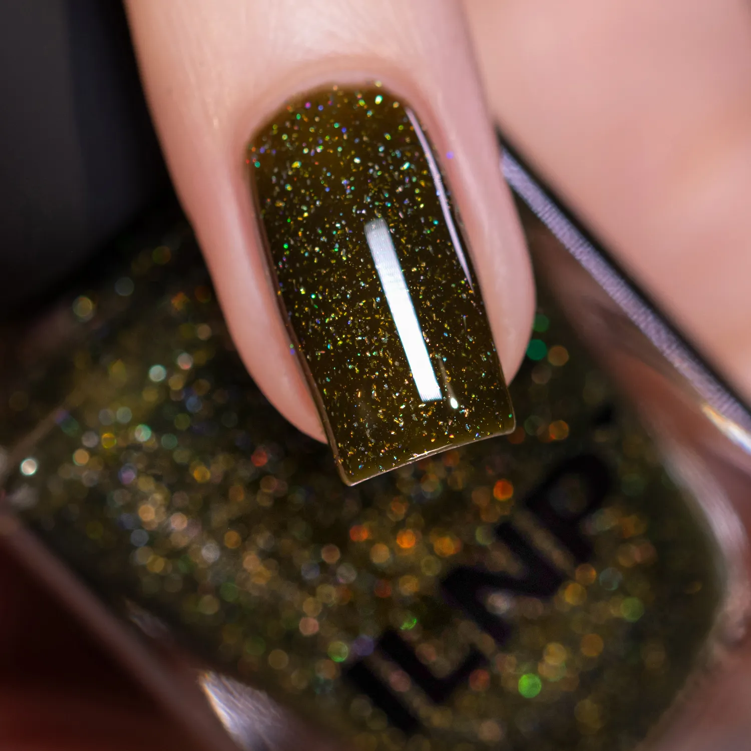 ILNP Vineyard Countryside nagellack olivgrön holografisk