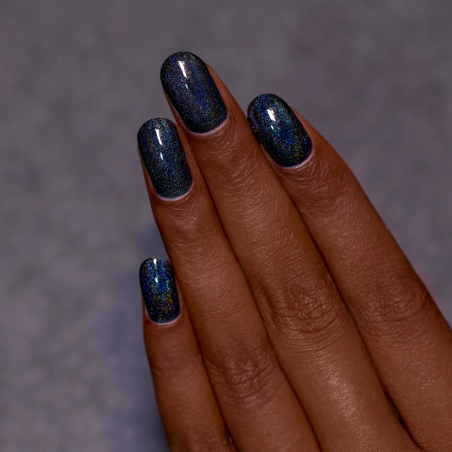 ILNP Black Magic nagellack svart holografisk