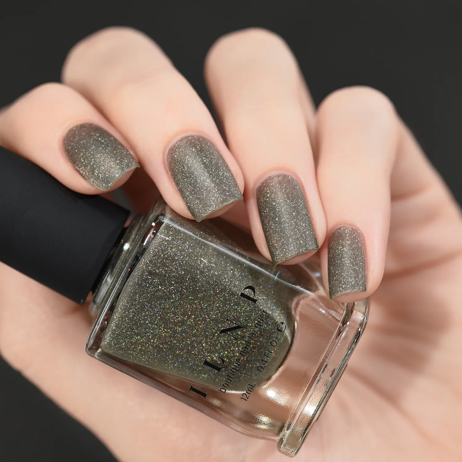 ILNP Alexander nagellack olivgrön holografisk