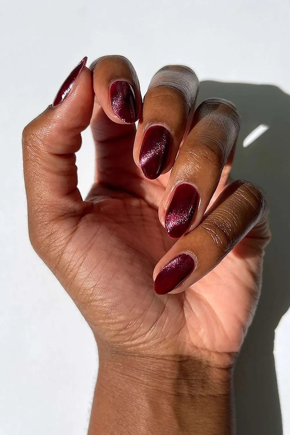 Cirque Colors Kinetic nagellack magnetiskt vinröd jelly