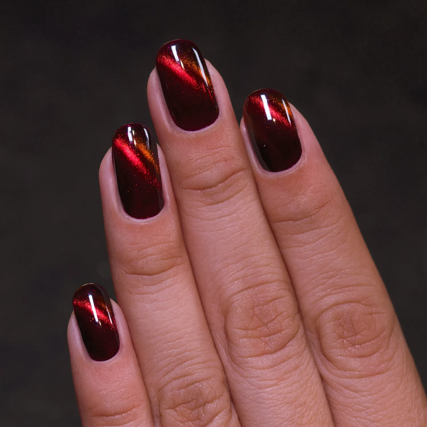ILNP Trapped Poison nagellack magnetiskt blodrött