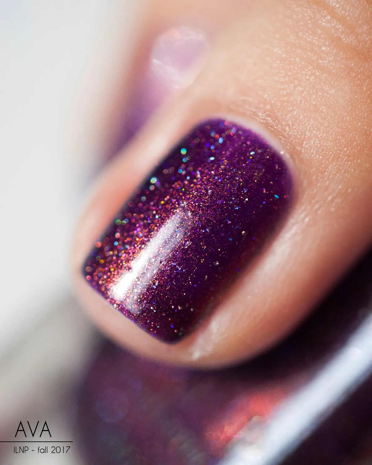 ILNP Ava holografiskt nagellack lila