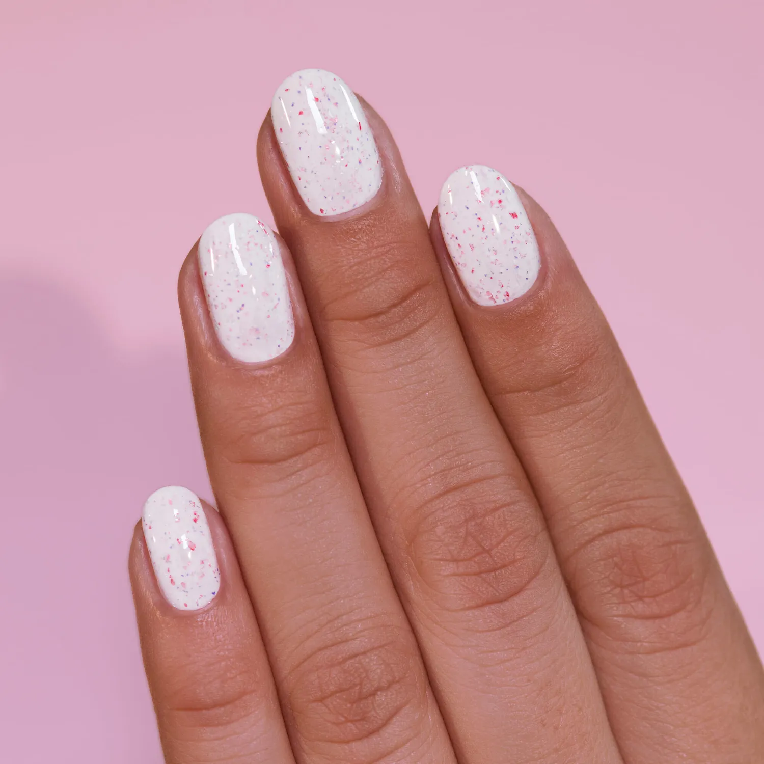 ILNP Sweetheart Heart To Heart nagellack vit flakes