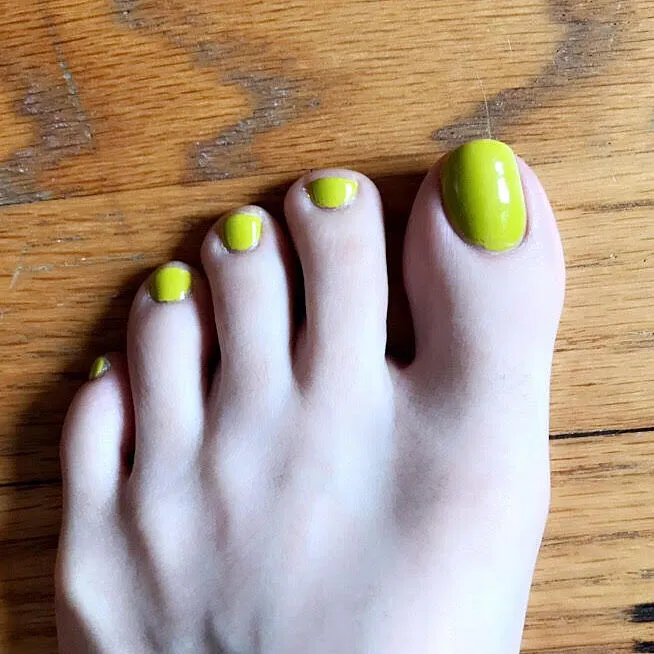 Cirque Colors Hustle nagellack chartreuse kräm