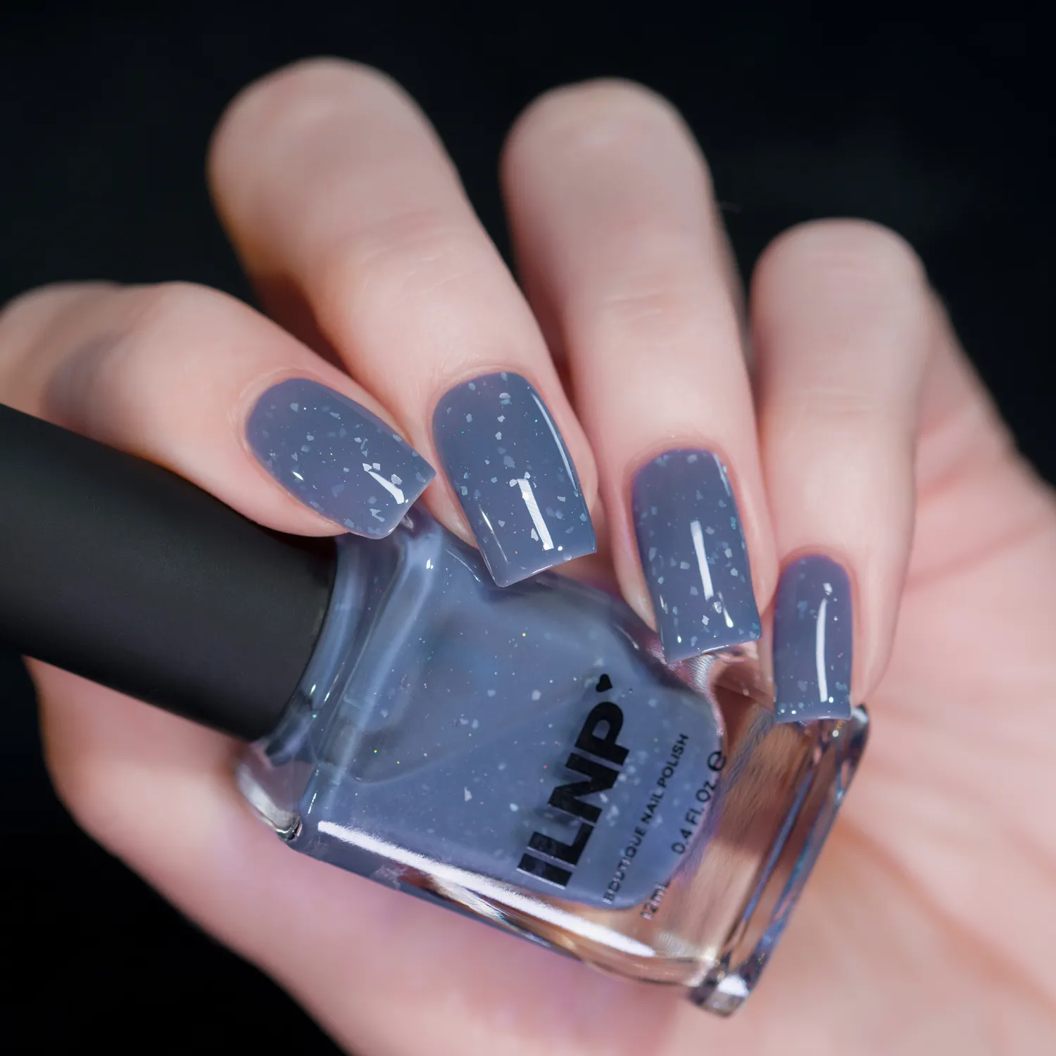 ILNP Rainy Days nagellack denimblå flakie shimmer