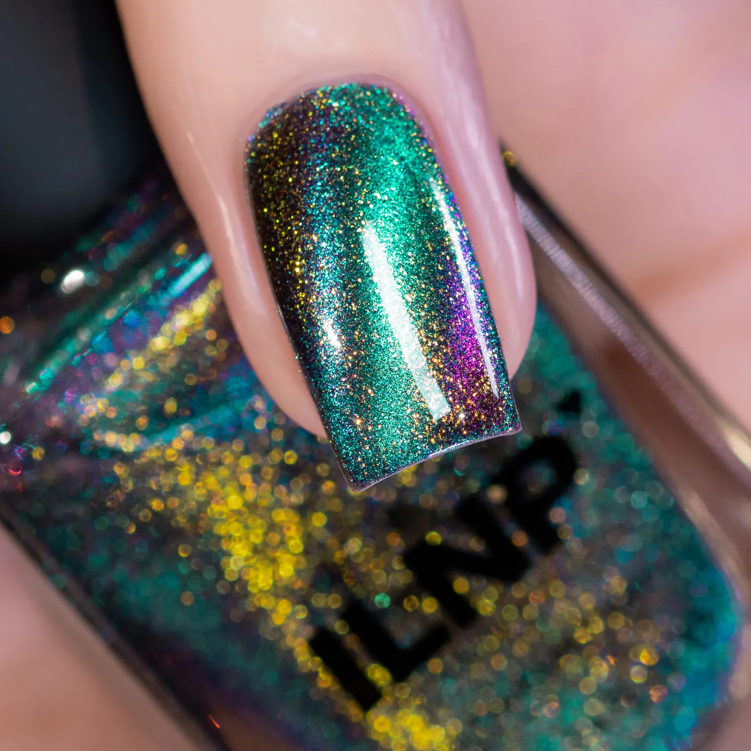 ILNP Twisted Electroshock magnetiskt nagellack effekt