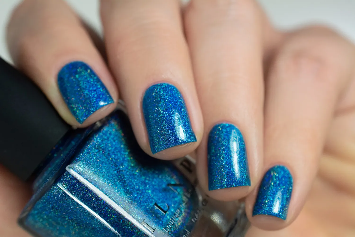 ILNP Daydream Serenity nagellack blått holo