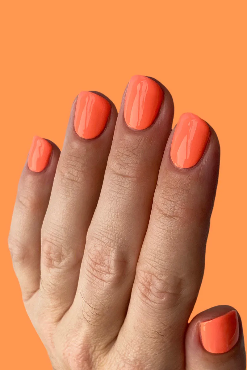 Cirque Colors Rumor Mill nagellack neonkorall kräm