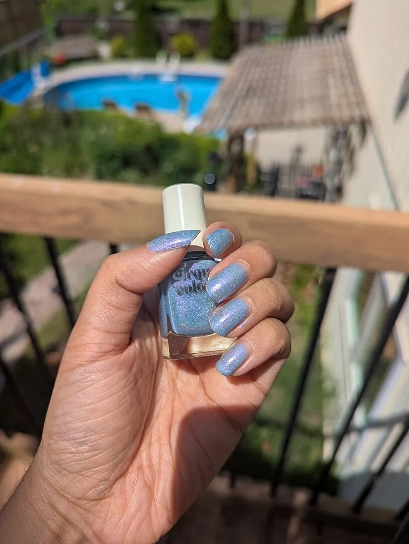 Cirque Colors Spoonful of Sugar nagellack blå holo shimmer